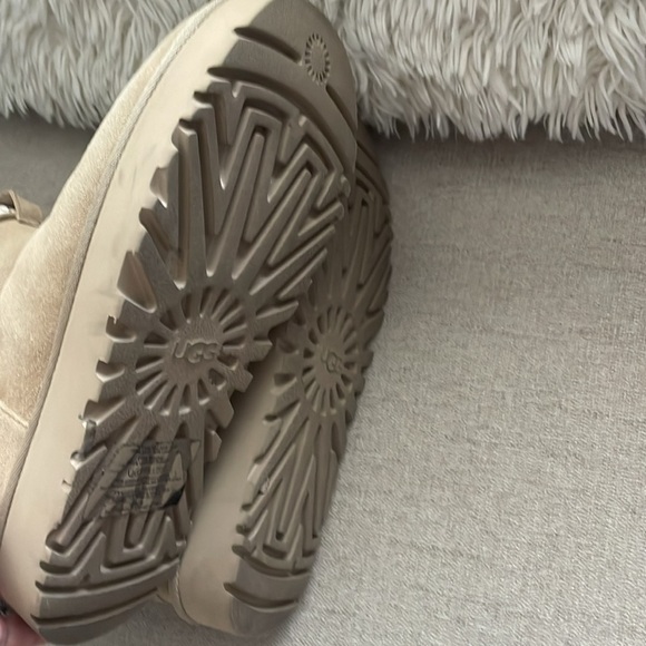 UGG Ultra Mini Classic Alpsey Boots - Picture 6 of 7